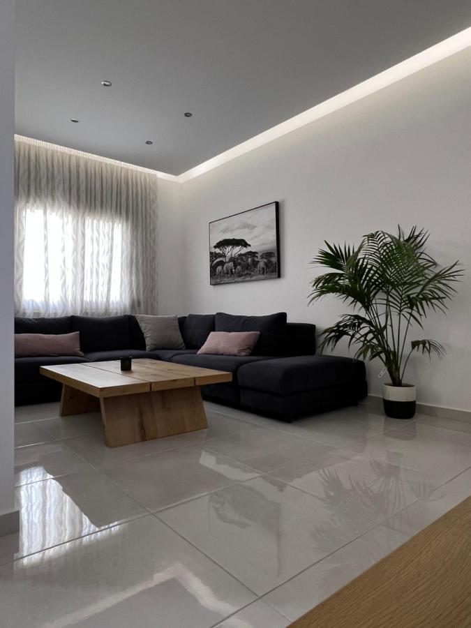 Modern Apartment Close To Airport With Gym And Bbq Iraklio Exterior foto