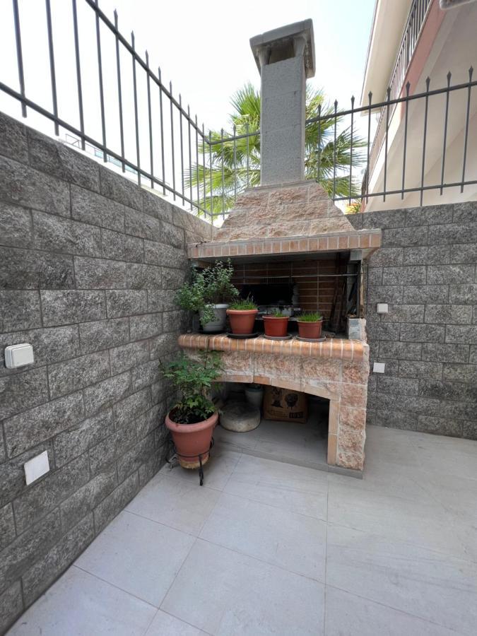 Modern Apartment Close To Airport With Gym And Bbq Iraklio Exterior foto