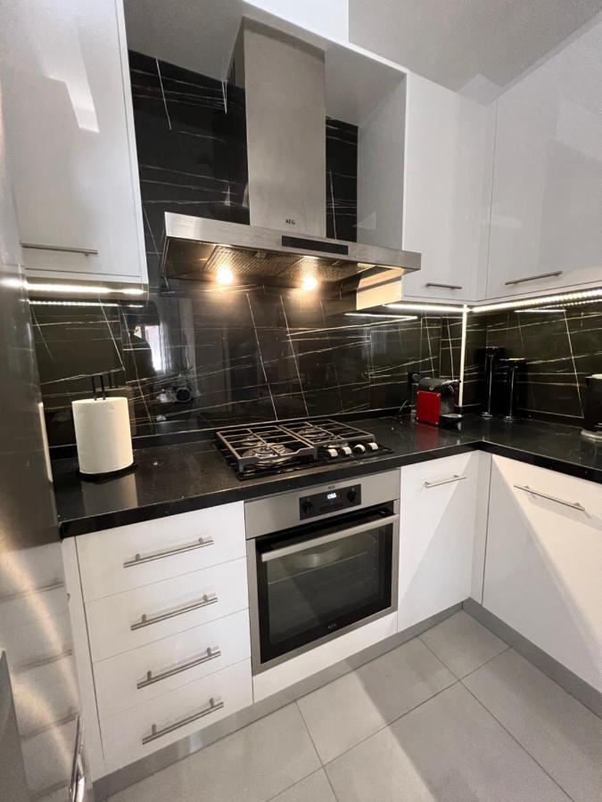 Modern Apartment Close To Airport With Gym And Bbq Iraklio Exterior foto